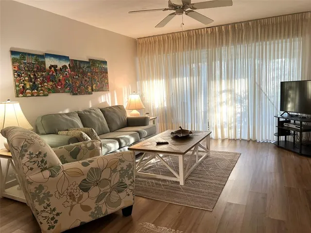 $4,400 | 5205 Wedgewood Lane, Unit 15, Sarasota, FL 34235