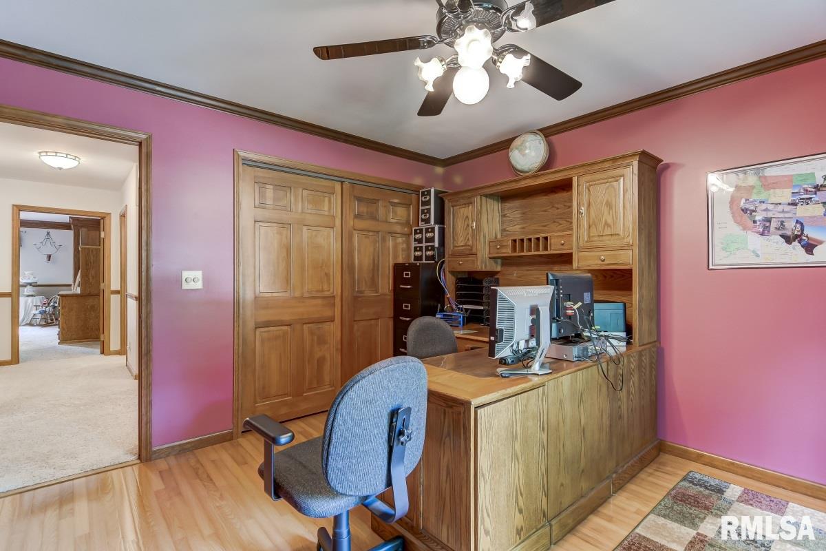 2724 Hilltop Road Springfield, IL 62712 - Photo 23 of 50