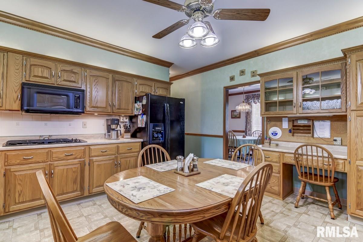 2724 Hilltop Road Springfield, IL 62712 - Photo 3 of 50