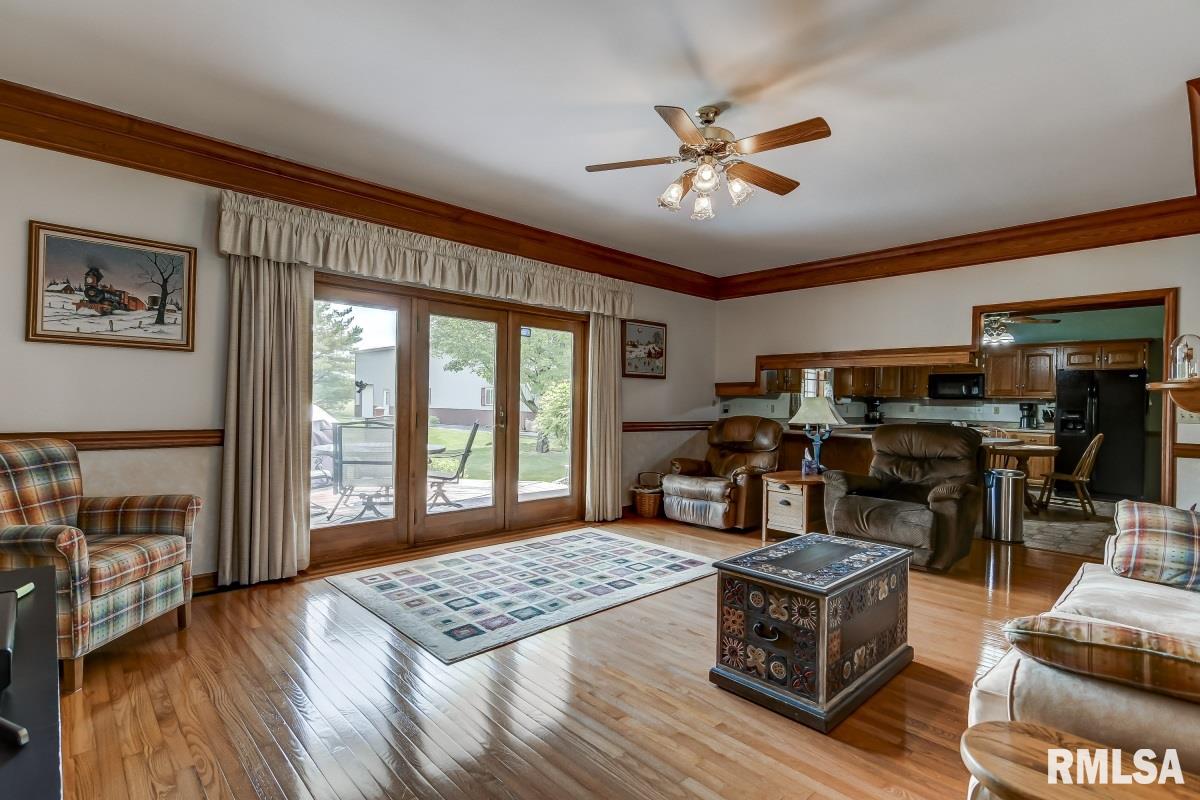 2724 Hilltop Road Springfield, IL 62712 - Photo 5 of 50