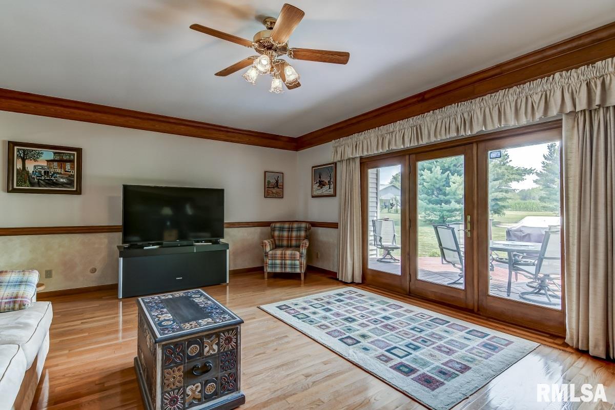 2724 Hilltop Road Springfield, IL 62712 - Photo 8 of 50