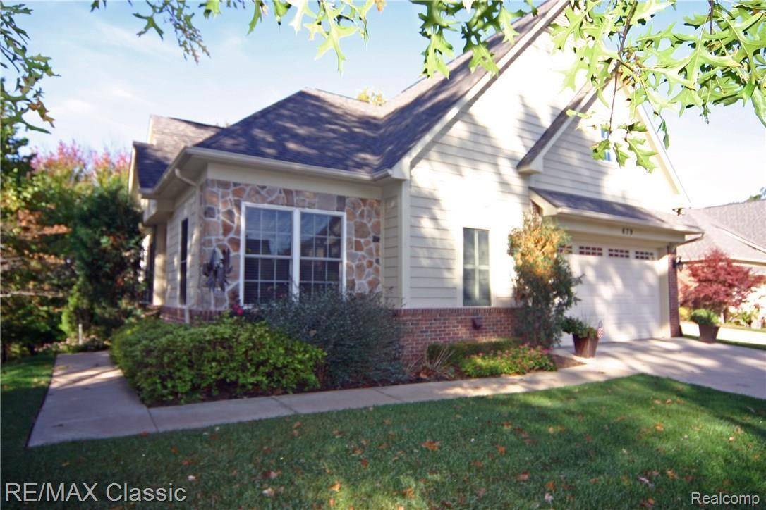 This beautiful condo has a side entrance garage with direct access.