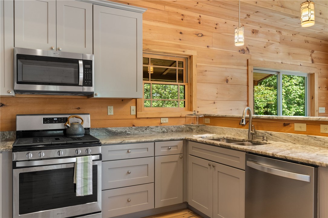 711 Scharlin Drive Pickens, SC 29671 - Photo 11 of 50 Kitchen