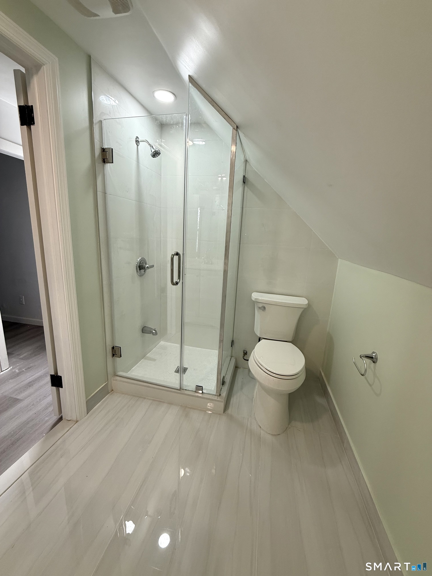 21 Edgar Street, Unit 2 New Haven, CT 06519 - Photo 17 of 20 a bathroom with a toilet a sink and a shower
