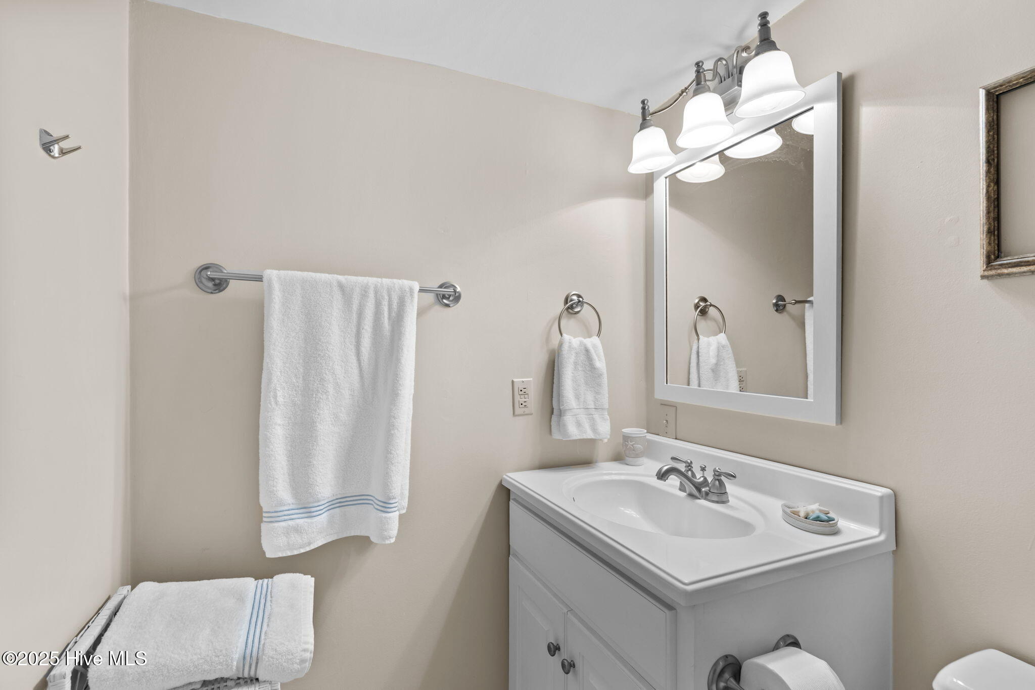 2305 West Fort Macon Road, Unit 308 Atlantic Beach, NC 28512 - Photo 26 of 33 principal bath