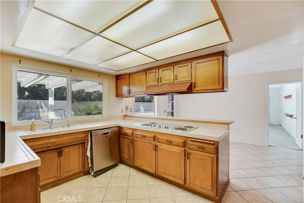 687 Locust Street Corona, CA 92879 - Photo 12 of 45