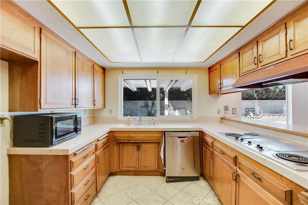 687 Locust Street Corona, CA 92879 - Photo 13 of 45