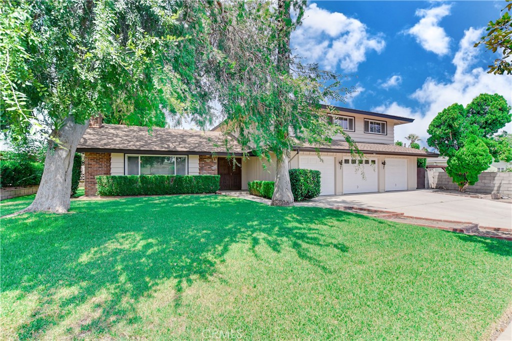 687 Locust Street Corona, CA 92879 - Photo 3 of 45