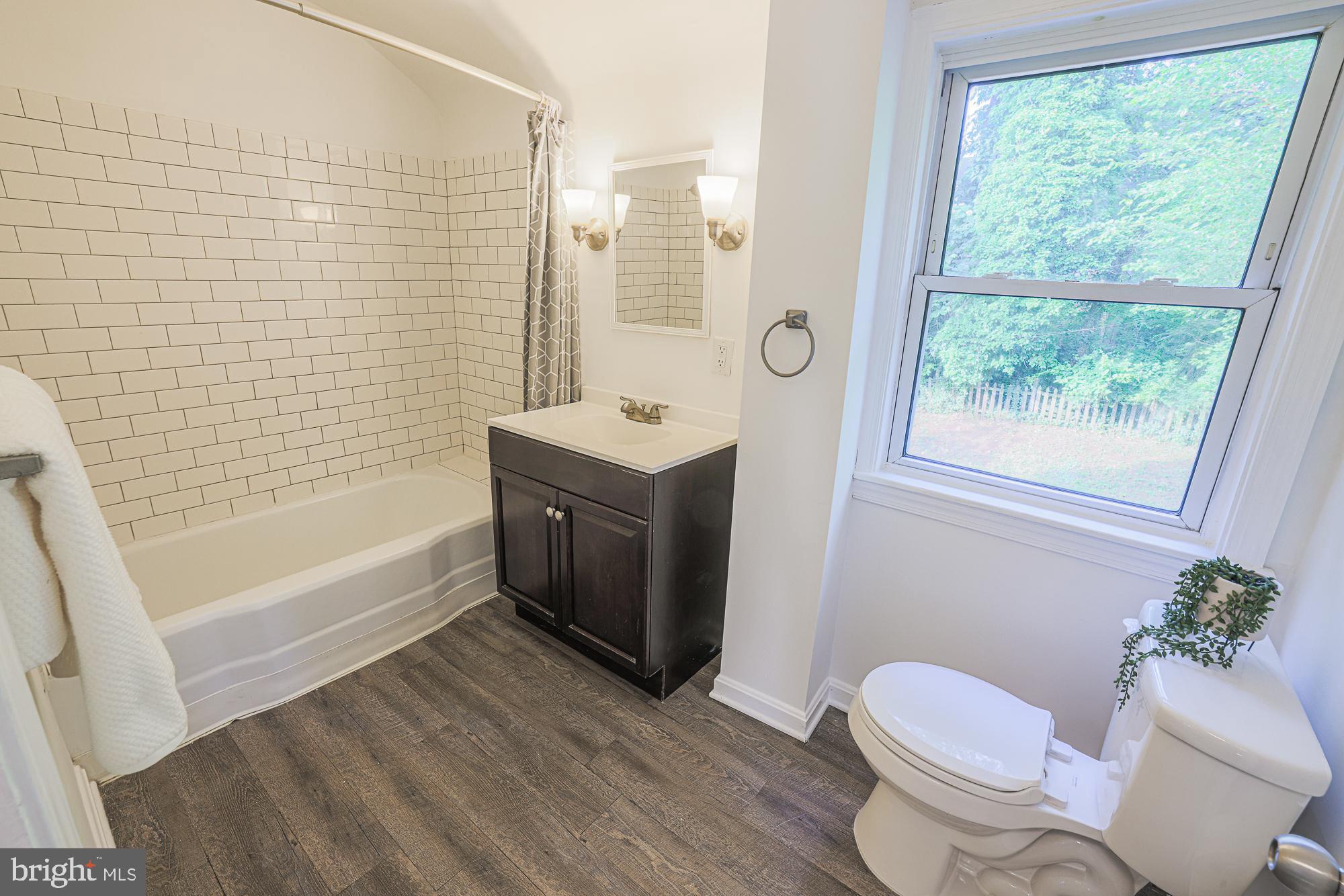 410 Kingston Road Baltimore, MD 21229 - Photo 28 of 56 2nd floor - full bathroom