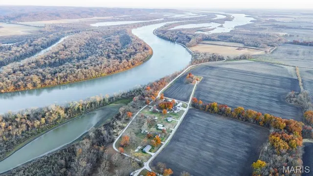 $128,000 | 236 Gallinipper Road, Hardin, IL 62047