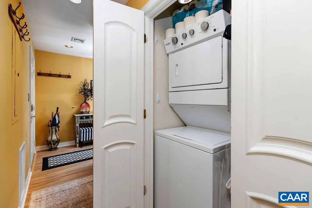 1707 High Ridge Wintergreen, VA 22967 - Photo 24 of 27 a utility room with dryer and washer