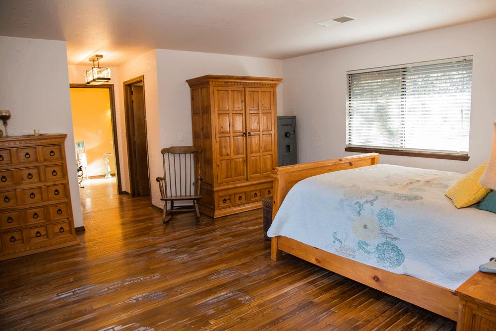 8056 Gold Run Road Redding, CA 96001 - Photo 19 of 42 Master bedroom