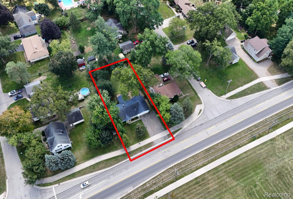 7377 Cooley Lake Road West Bloomfield, MI 48324 - Photo 52 of 59