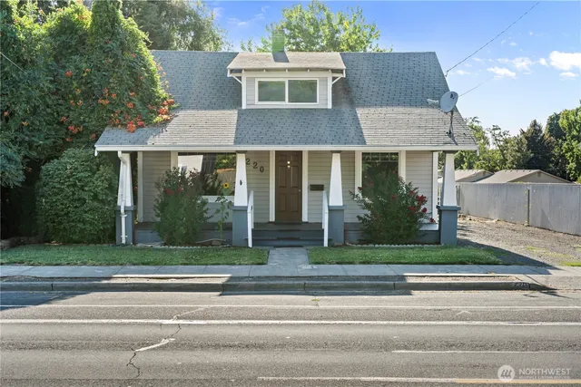 $329,900 | 220 South Roosevelt Street, Walla Walla, WA 99362