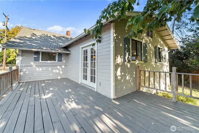 $329,900 | 220 South Roosevelt Street, Walla Walla, WA 99362