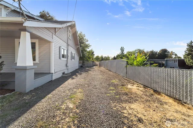 $329,900 | 220 South Roosevelt Street, Walla Walla, WA 99362