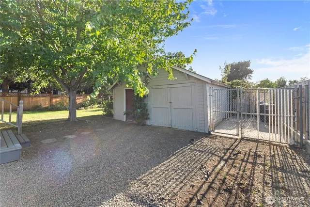 $329,900 | 220 South Roosevelt Street, Walla Walla, WA 99362