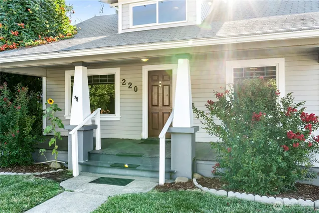$329,900 | 220 South Roosevelt Street, Walla Walla, WA 99362