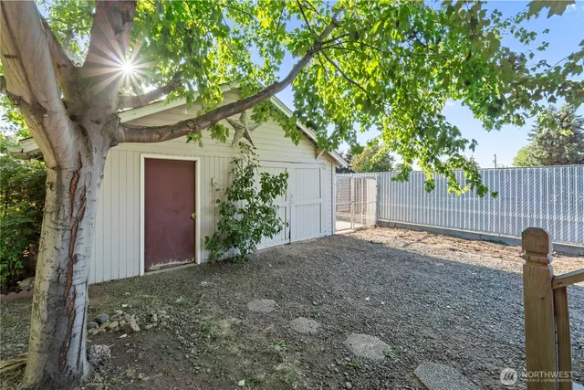 $329,900 | 220 South Roosevelt Street, Walla Walla, WA 99362