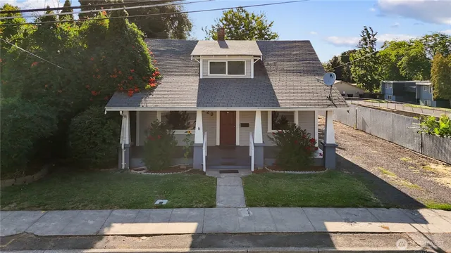 $329,900 | 220 South Roosevelt Street, Walla Walla, WA 99362