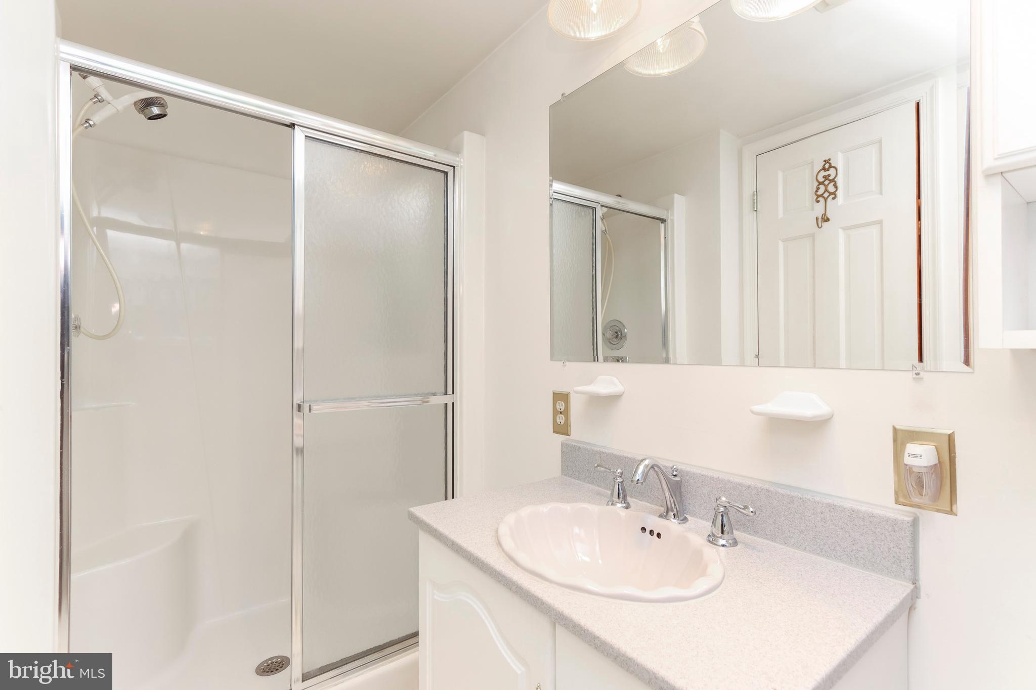 318 Worthington Road Towson, MD 21286 - Photo 15 of 40 Main Level Full Bath