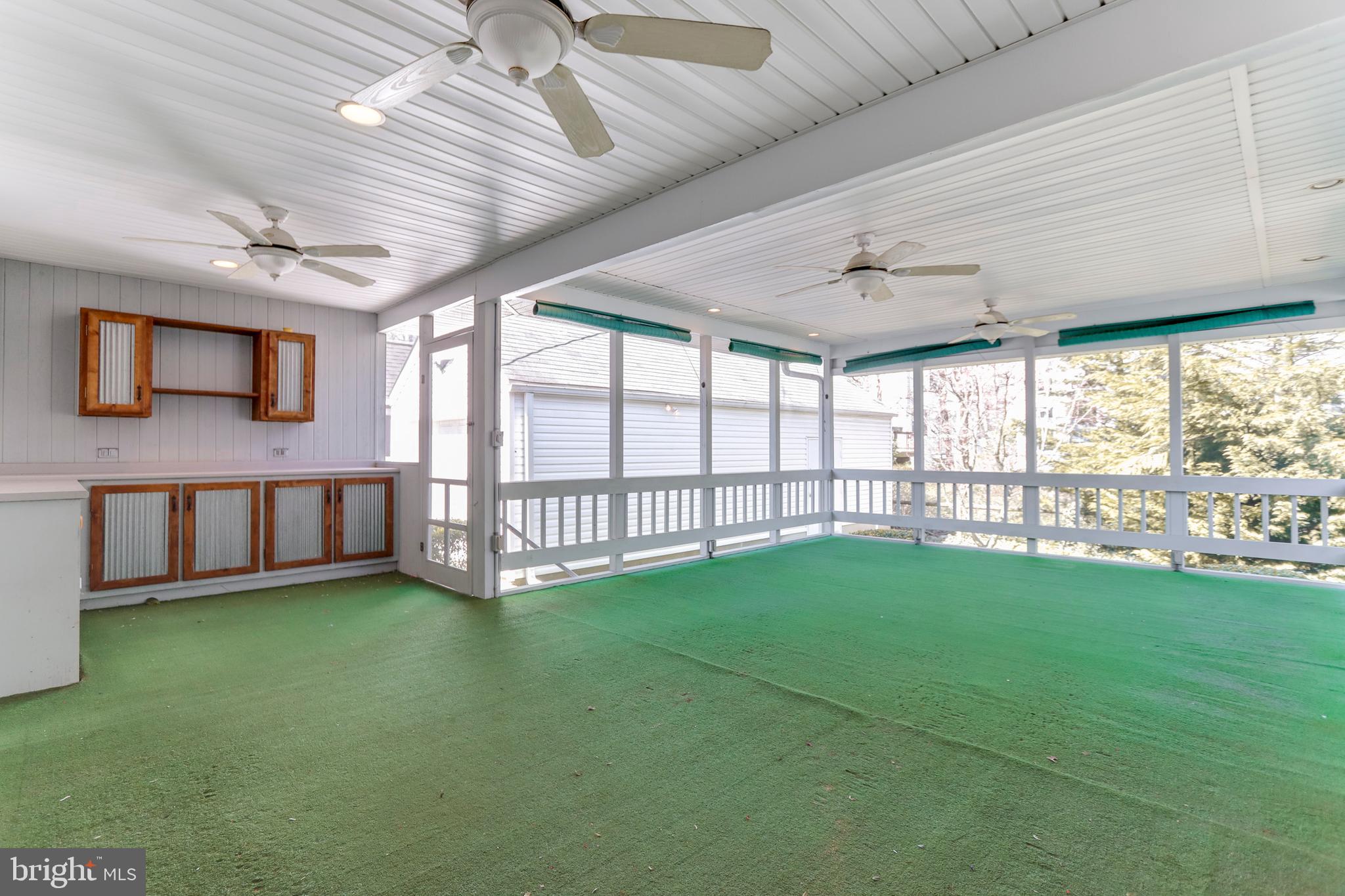 318 Worthington Road Towson, MD 21286 - Photo 34 of 40 Large Screened Porch