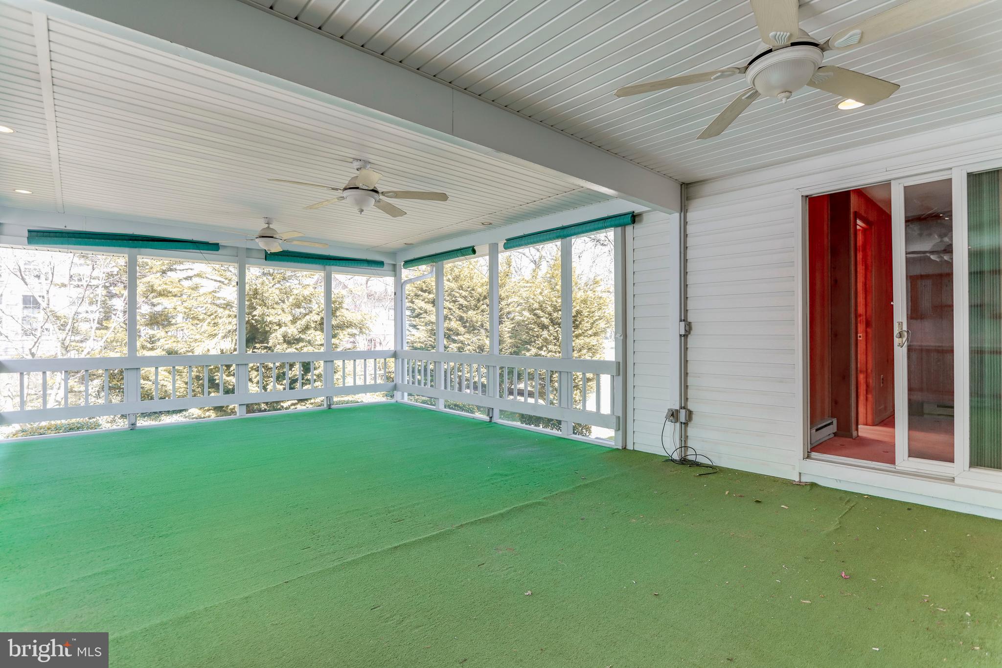 318 Worthington Road Towson, MD 21286 - Photo 35 of 40 Large Screened Porch