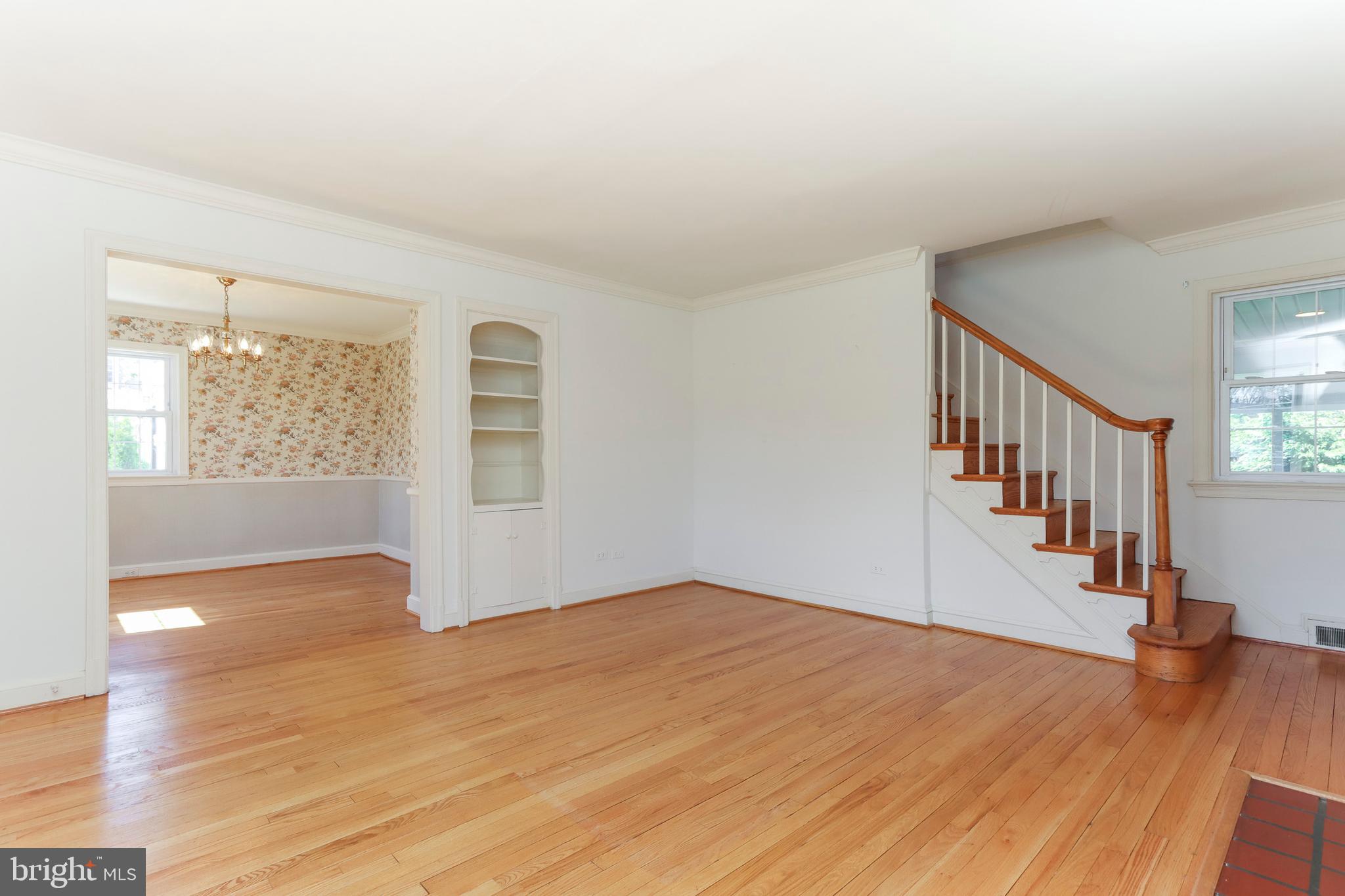 318 Worthington Road Towson, MD 21286 - Photo 5 of 40 Living Room