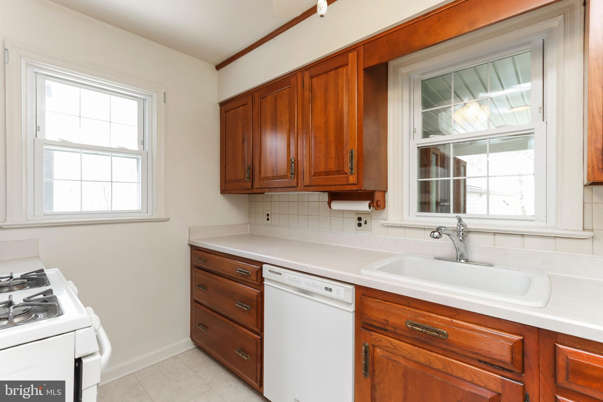 318 Worthington Road Towson, MD 21286 - Photo 10 of 40 Kitchen