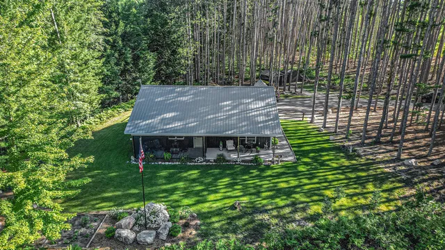 $309,900 | 22032 Pine Valley Drive, Tustin, MI 49688