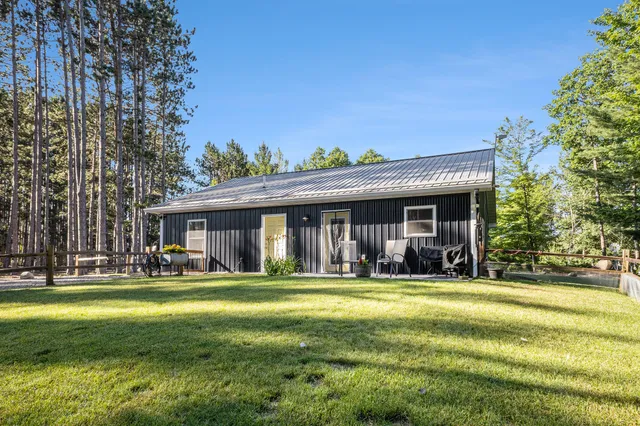 $309,900 | 22032 Pine Valley Drive, Tustin, MI 49688