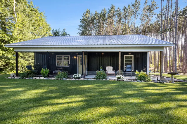 $309,900 | 22032 Pine Valley Drive, Tustin, MI 49688