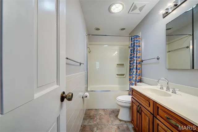 $425,000 | 312 Laramie Drive, St. Charles, MO 63304