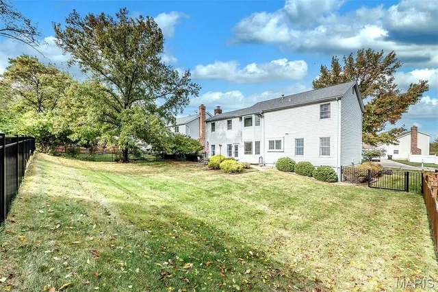 $425,000 | 312 Laramie Drive, St. Charles, MO 63304