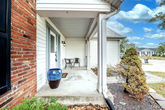 $425,000 | 312 Laramie Drive, St. Charles, MO 63304