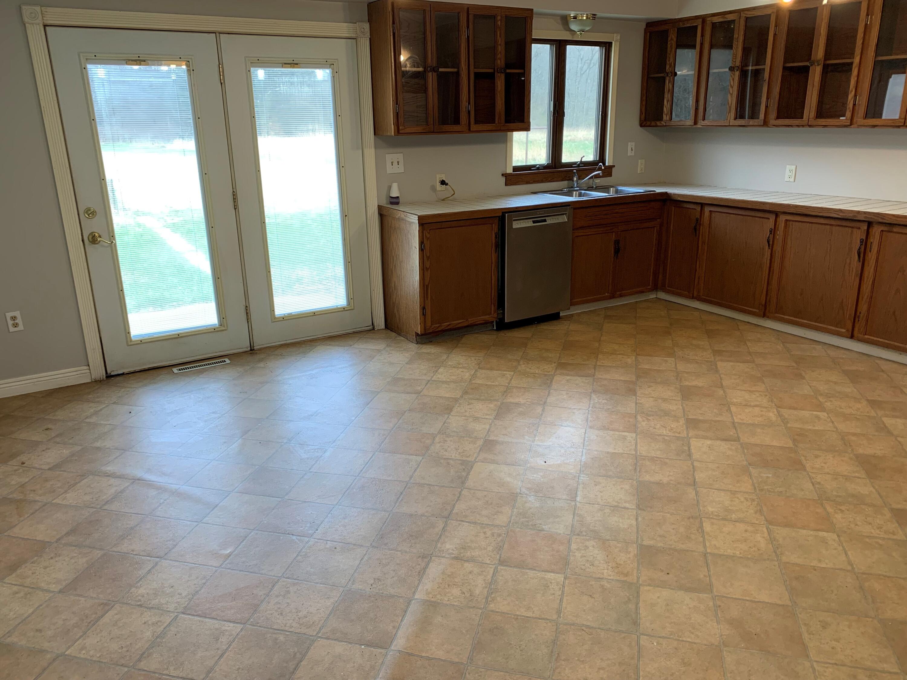 616 South Dangl Road Muskegon, MI 49442 - Photo 11 of 20 3