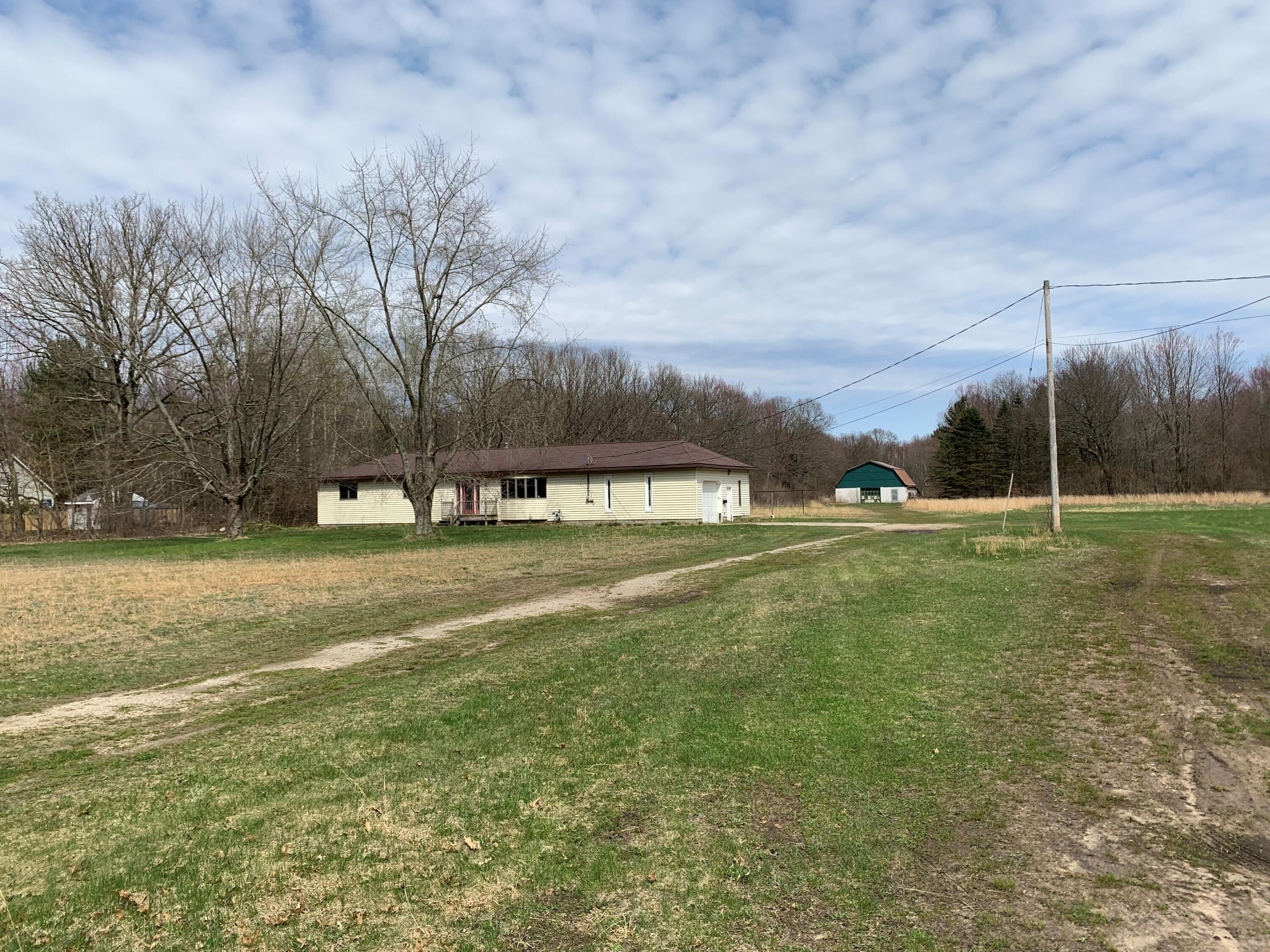 616 South Dangl Road Muskegon, MI 49442 - Photo 2 of 20 2