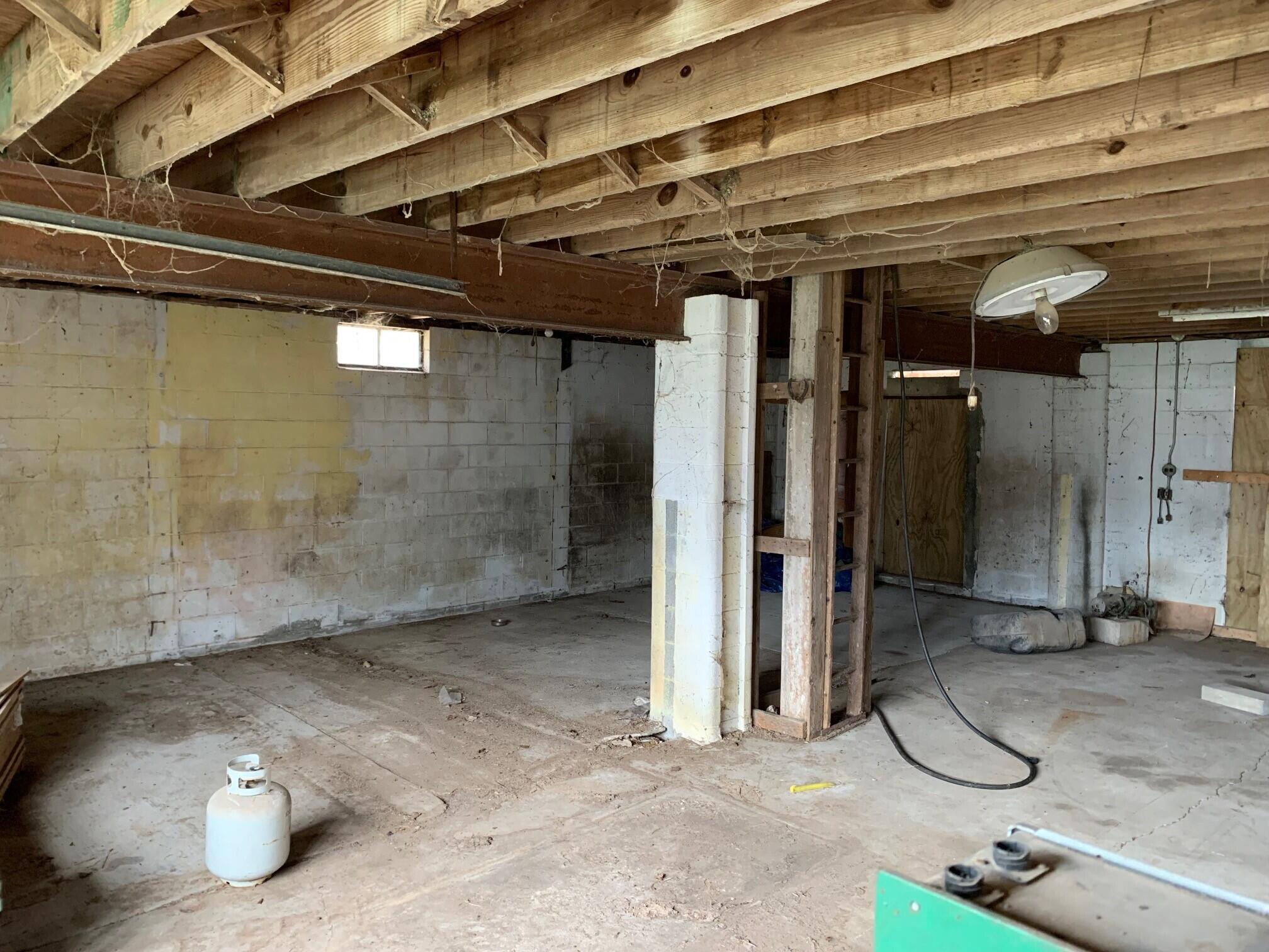 616 South Dangl Road Muskegon, MI 49442 - Photo 7 of 20 20