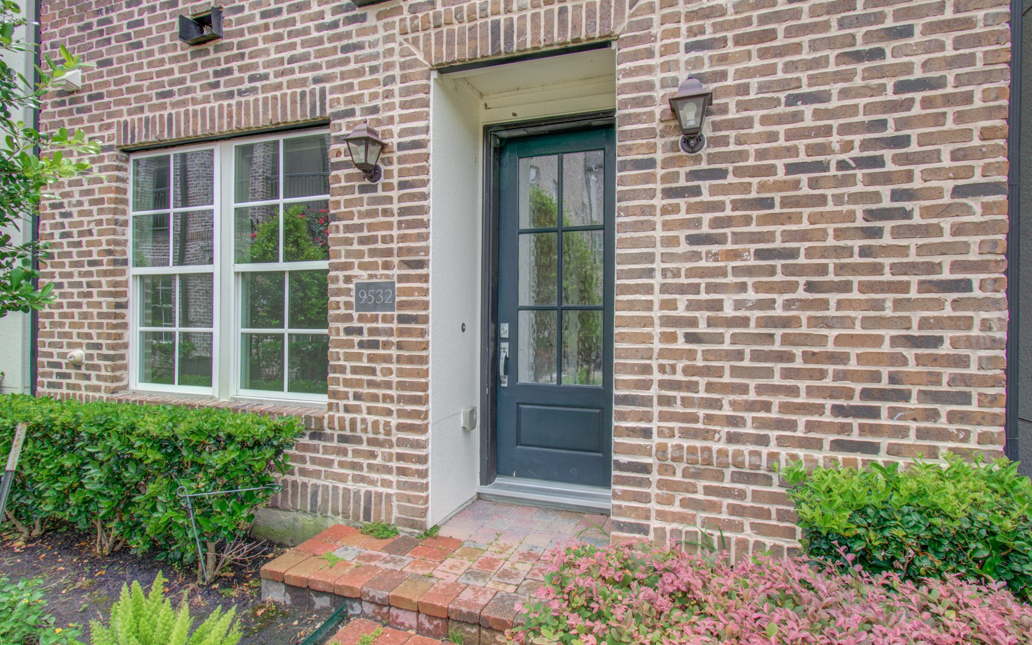 9532 London Bridge Station Houston, TX 77045 - Photo 6 of 43 Front Exterior