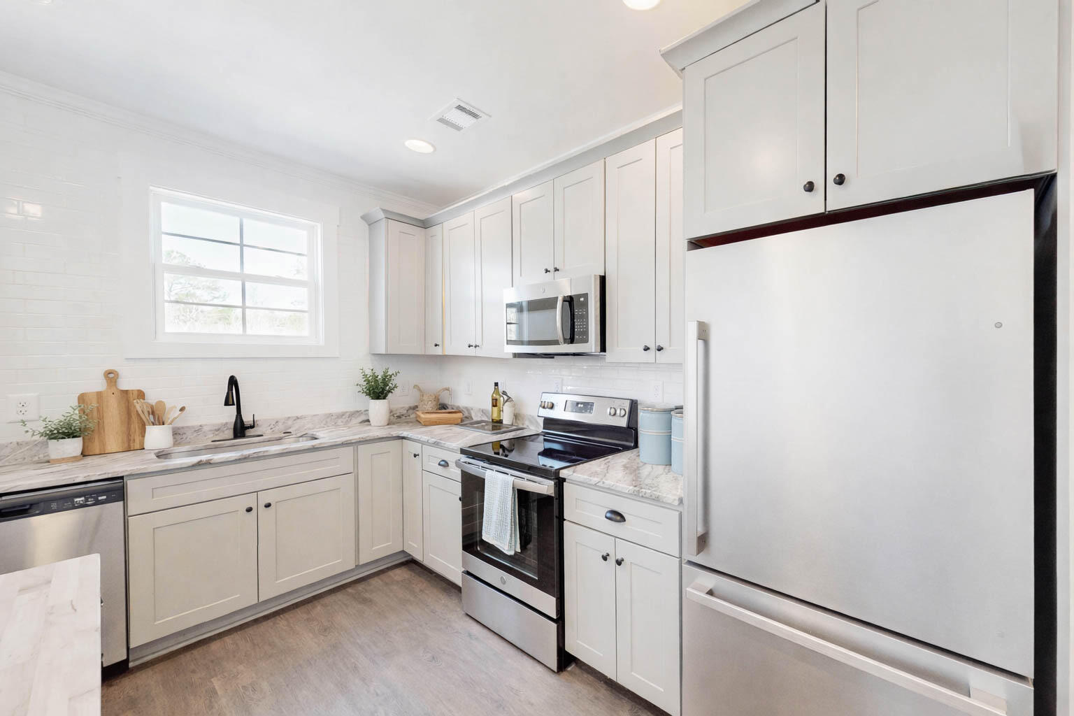219 Banksia Road Aiken, SC 29803 - Photo 5 of 21 Stainless Steel Appliances!