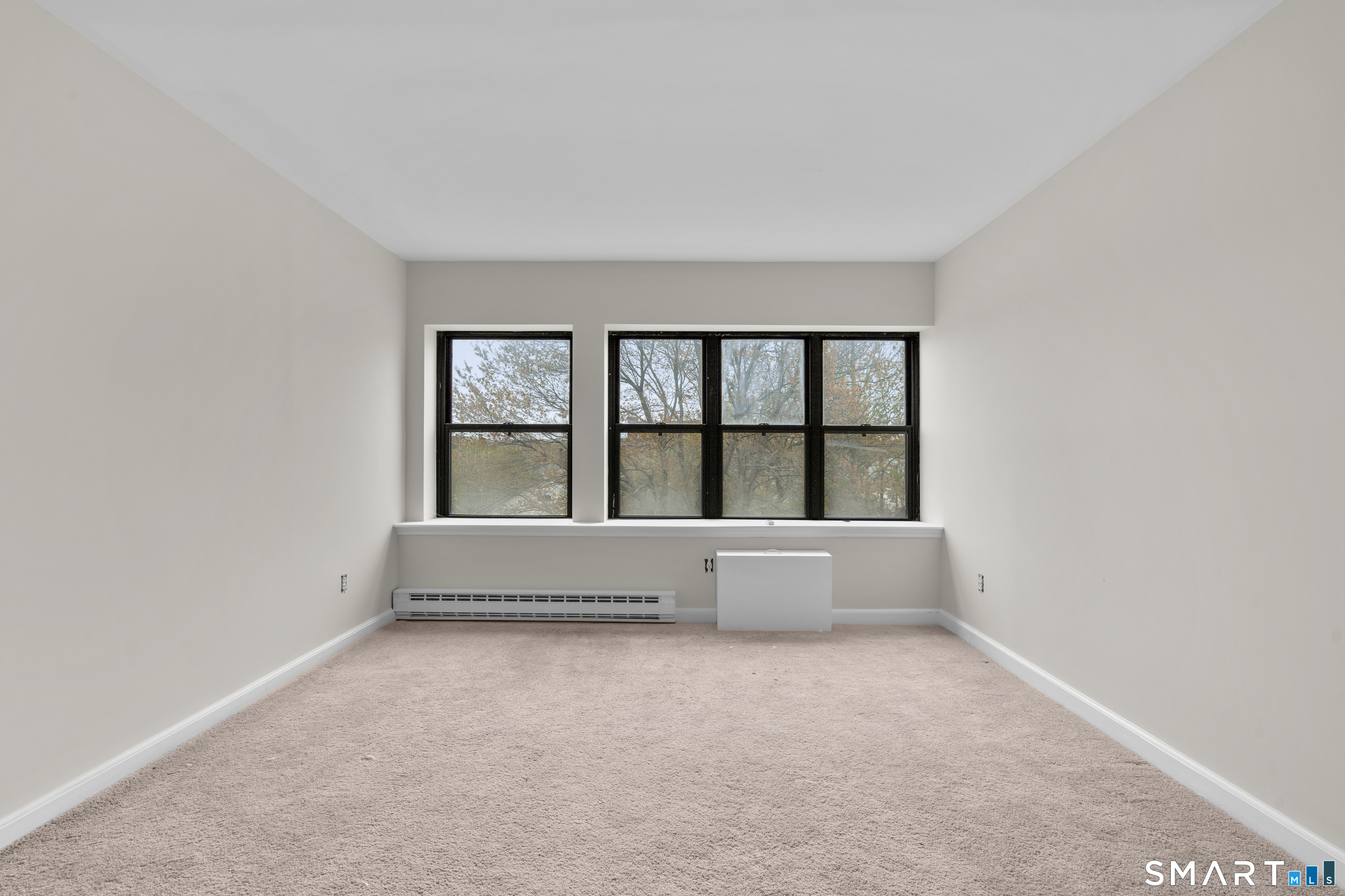 201 College Street, Unit 5 Middletown, CT 06457 - Photo 21 of 30 an empty room with large window