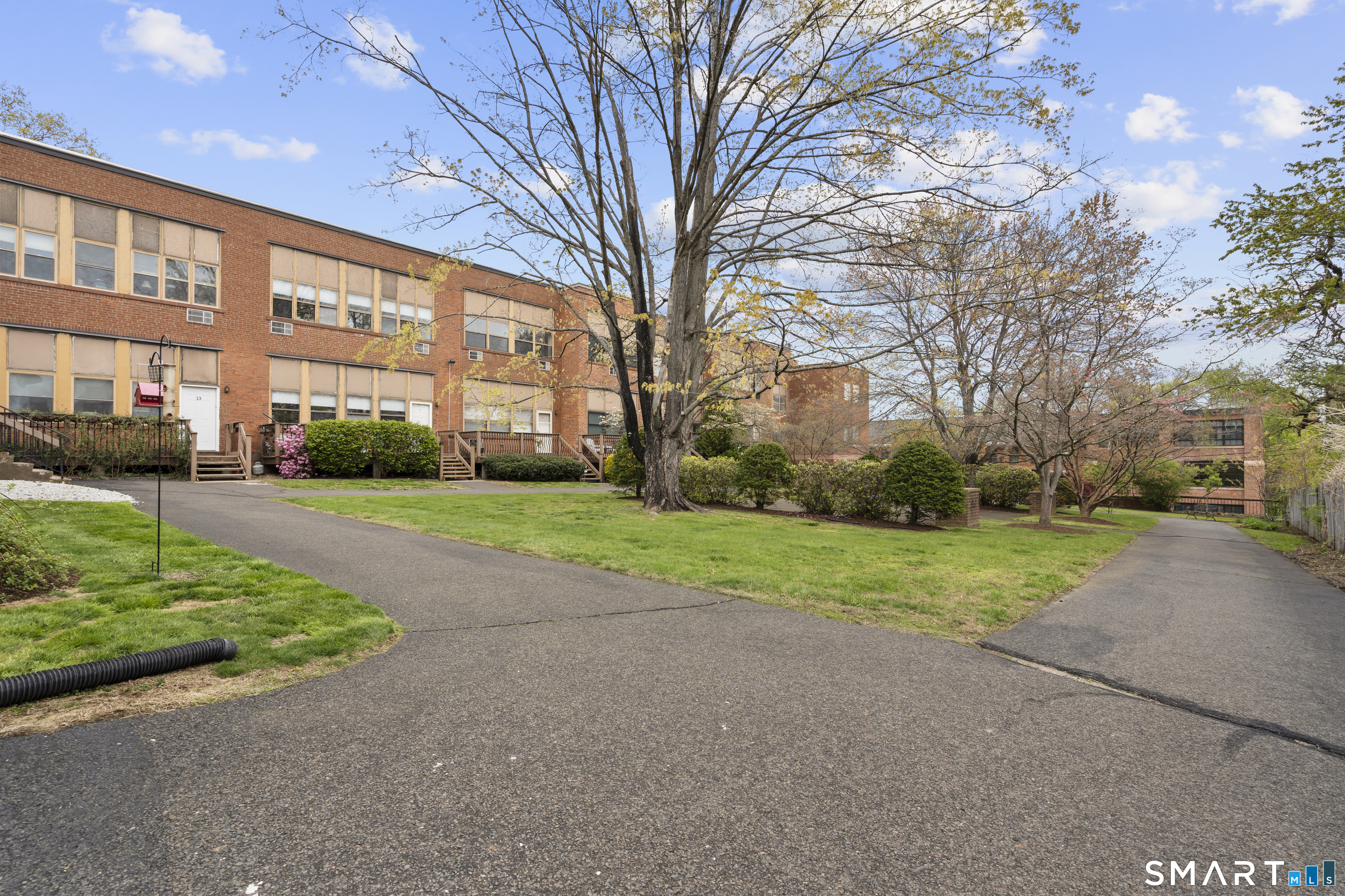 201 College Street, Unit 5 Middletown, CT 06457 - Photo 5 of 30 a view of a big building