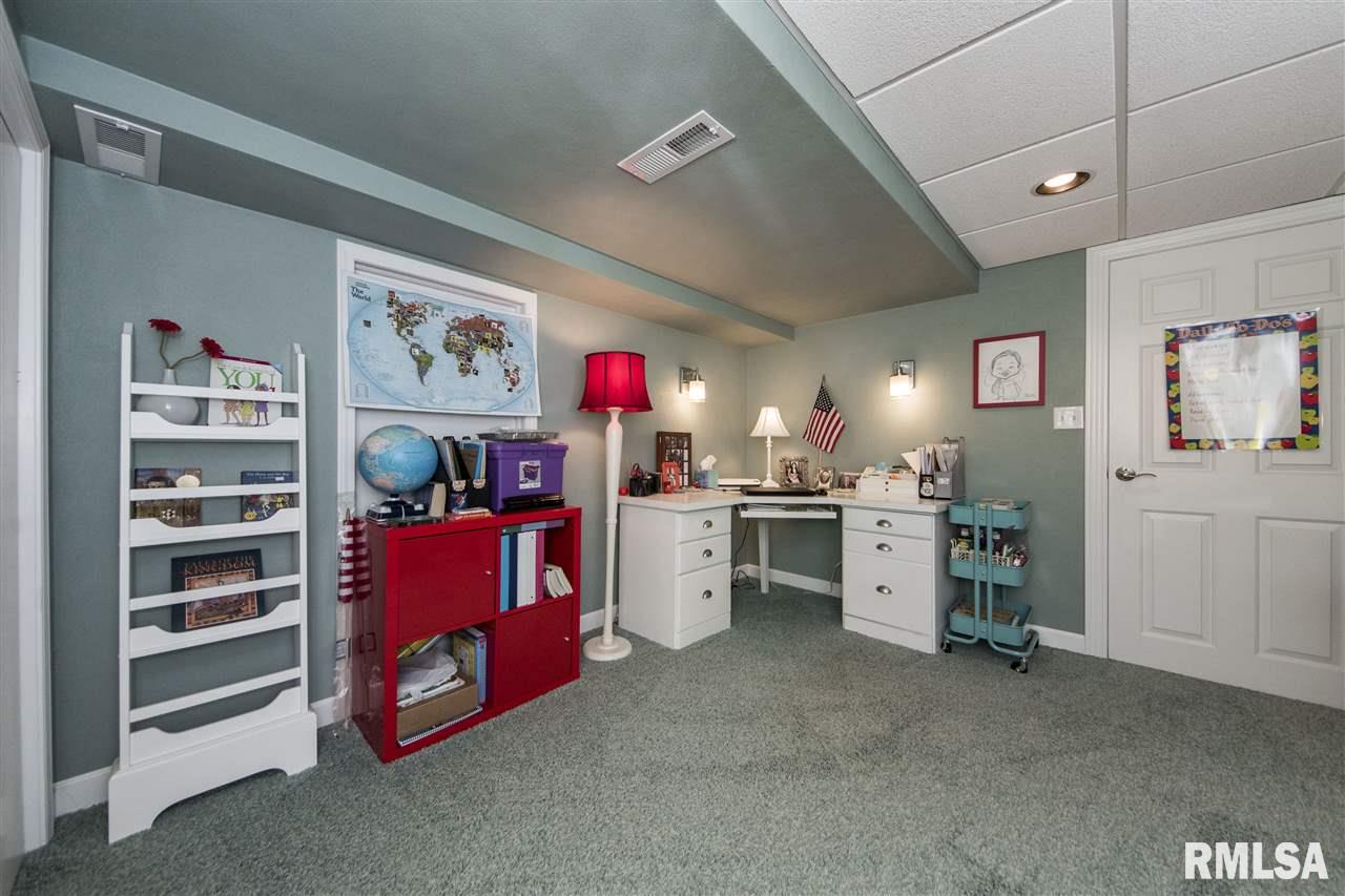 1404 Westgate Road Washington, IL 61571 - Photo 32 of 36 Gallery Image 32