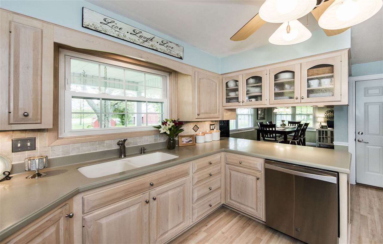 1404 Westgate Road Washington, IL 61571 - Photo 4 of 36 Gallery Image 4