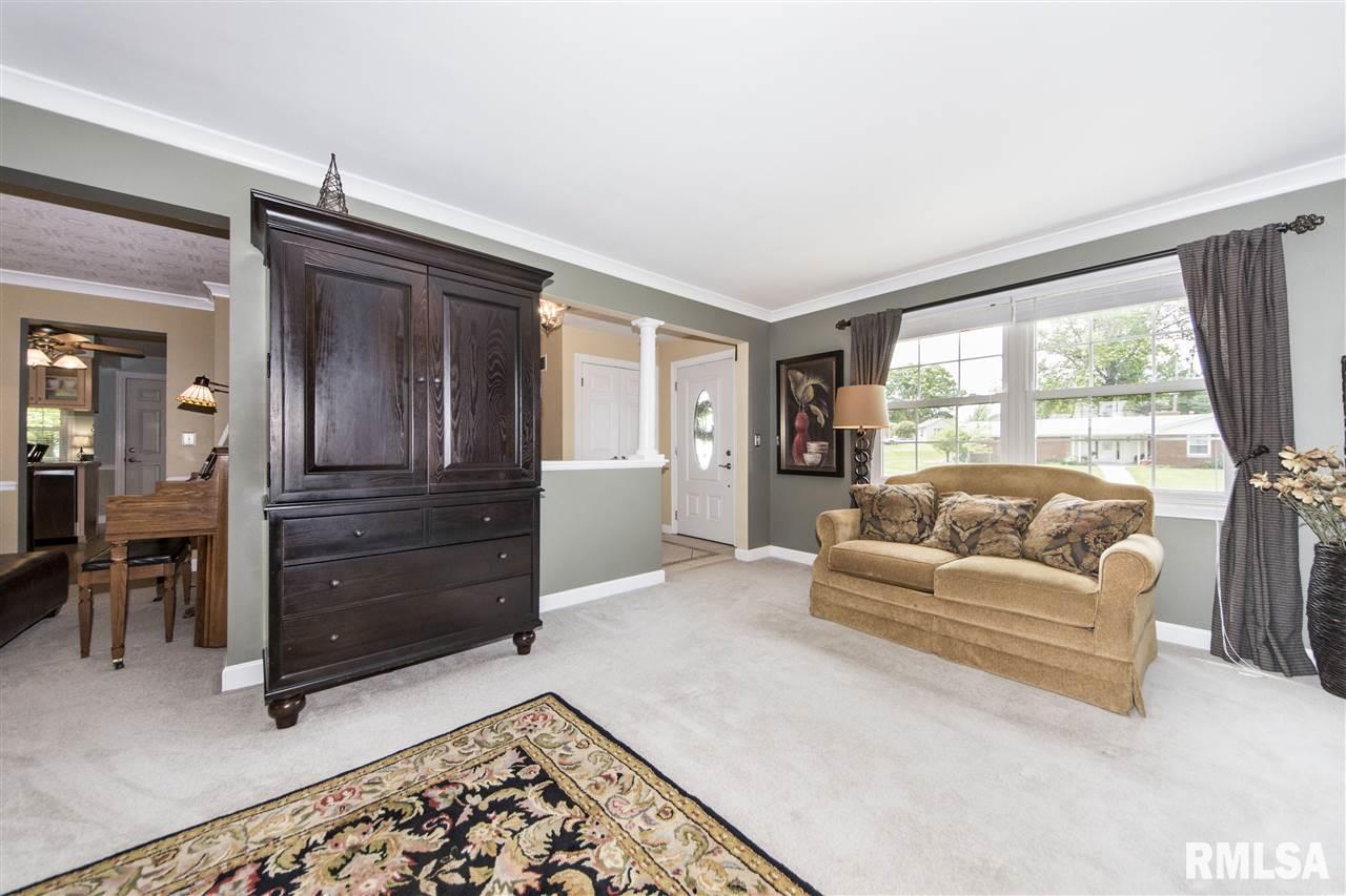 1404 Westgate Road Washington, IL 61571 - Photo 8 of 36 Gallery Image 8