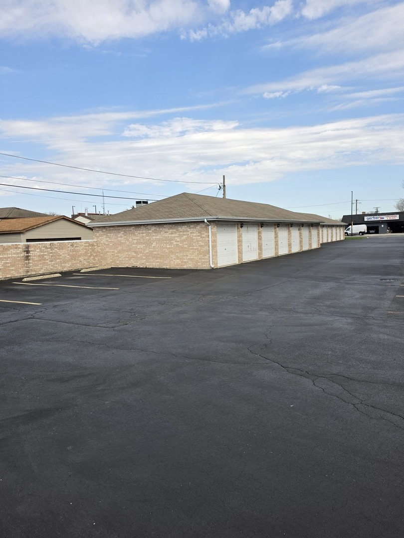 7902 Nagle Avenue, Unit 2S Burbank, IL 60459 - Photo 3 of 24 a view of an ocean and beach