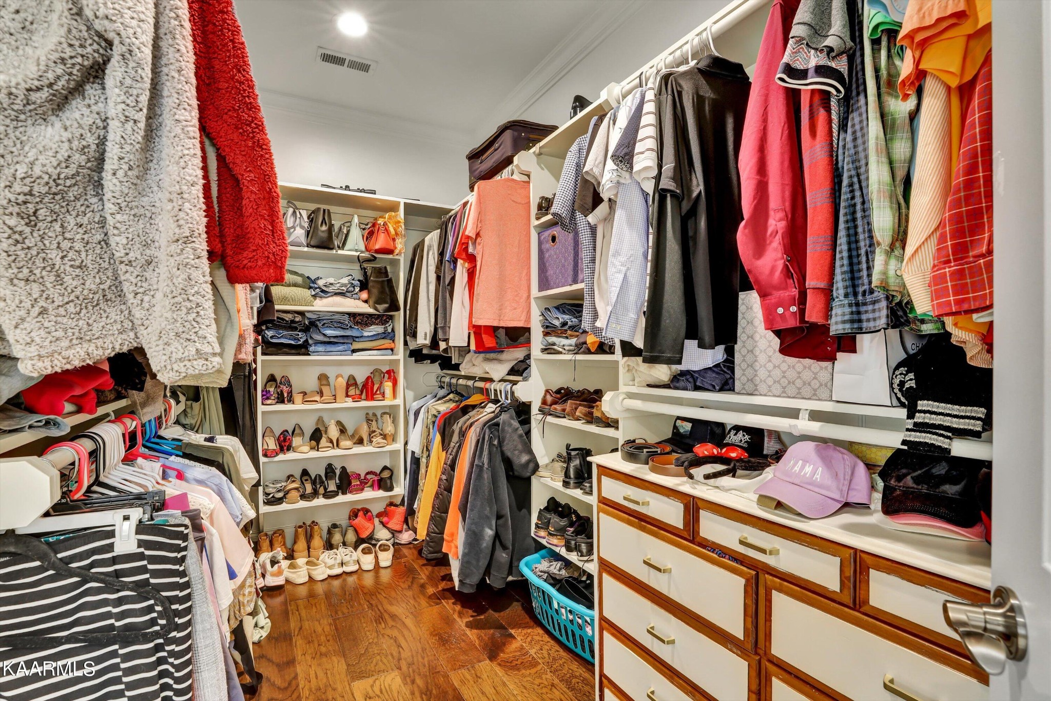 6043 Pembridge Road Knoxville, TN 37912 - Photo 25 of 49 a view of walk in closet with clothes