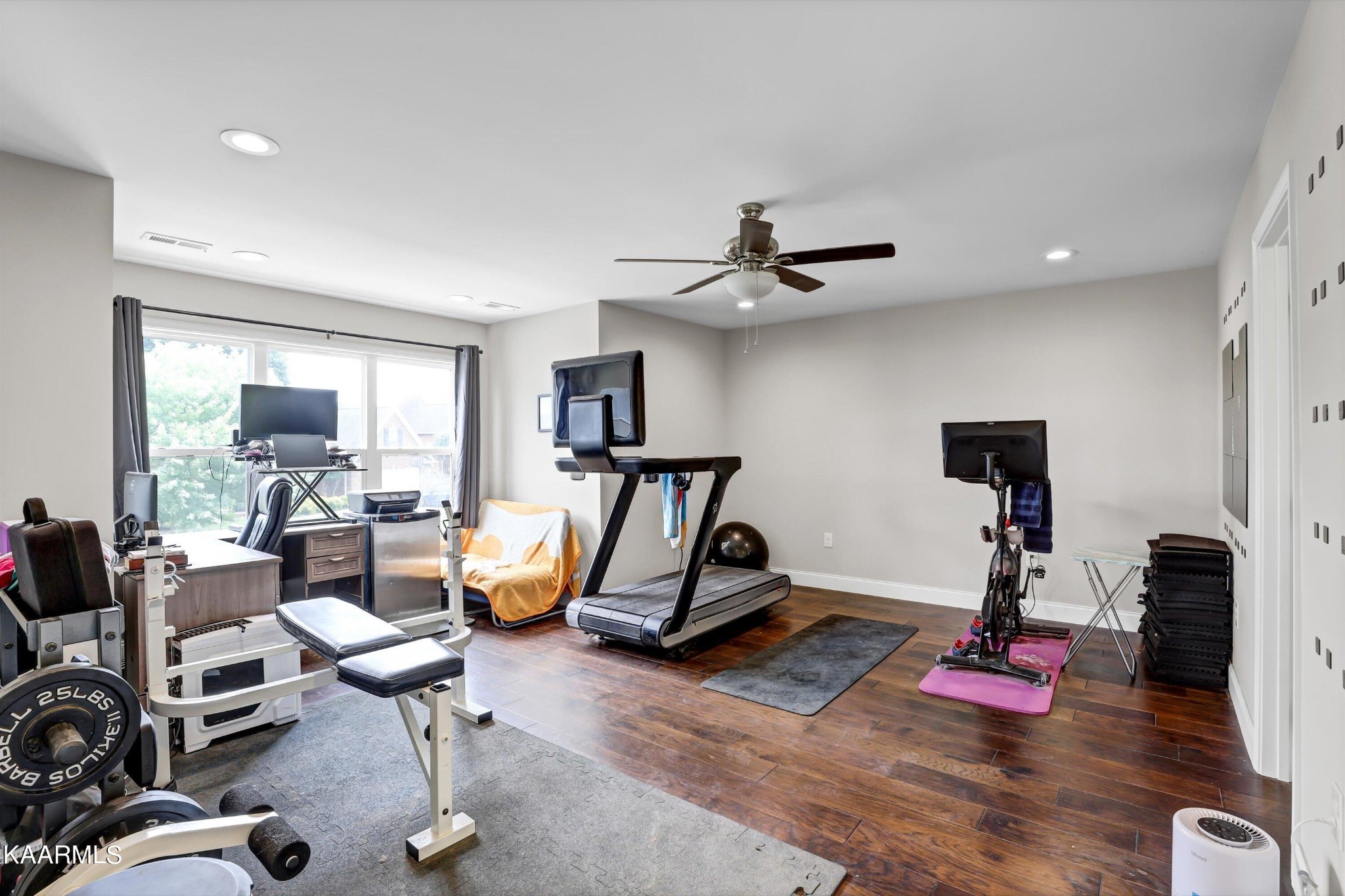 6043 Pembridge Road Knoxville, TN 37912 - Photo 33 of 49 a living room with furniture gym equipment and a large window
