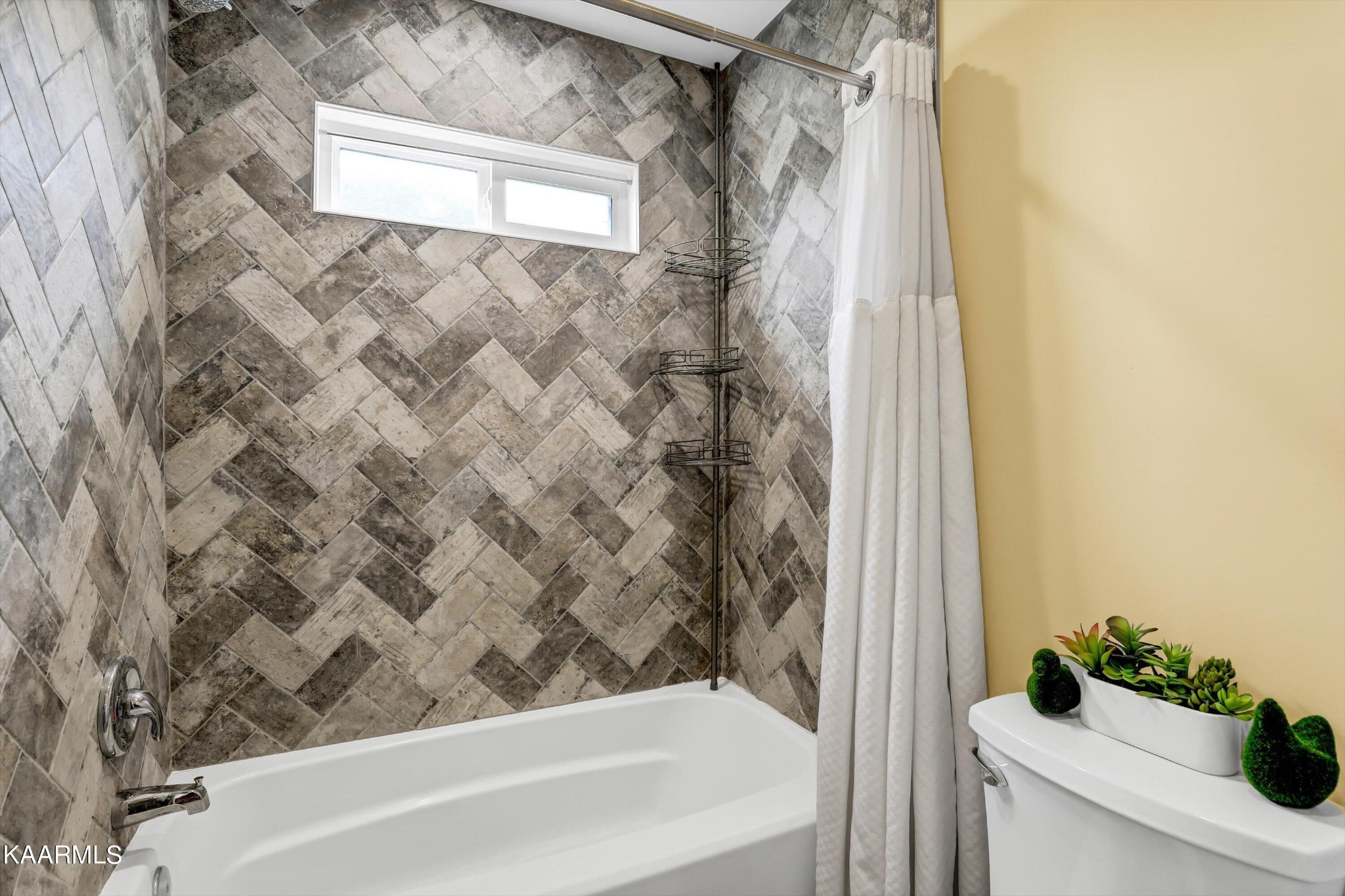 6043 Pembridge Road Knoxville, TN 37912 - Photo 36 of 49 a bathroom with a bathtub and shower