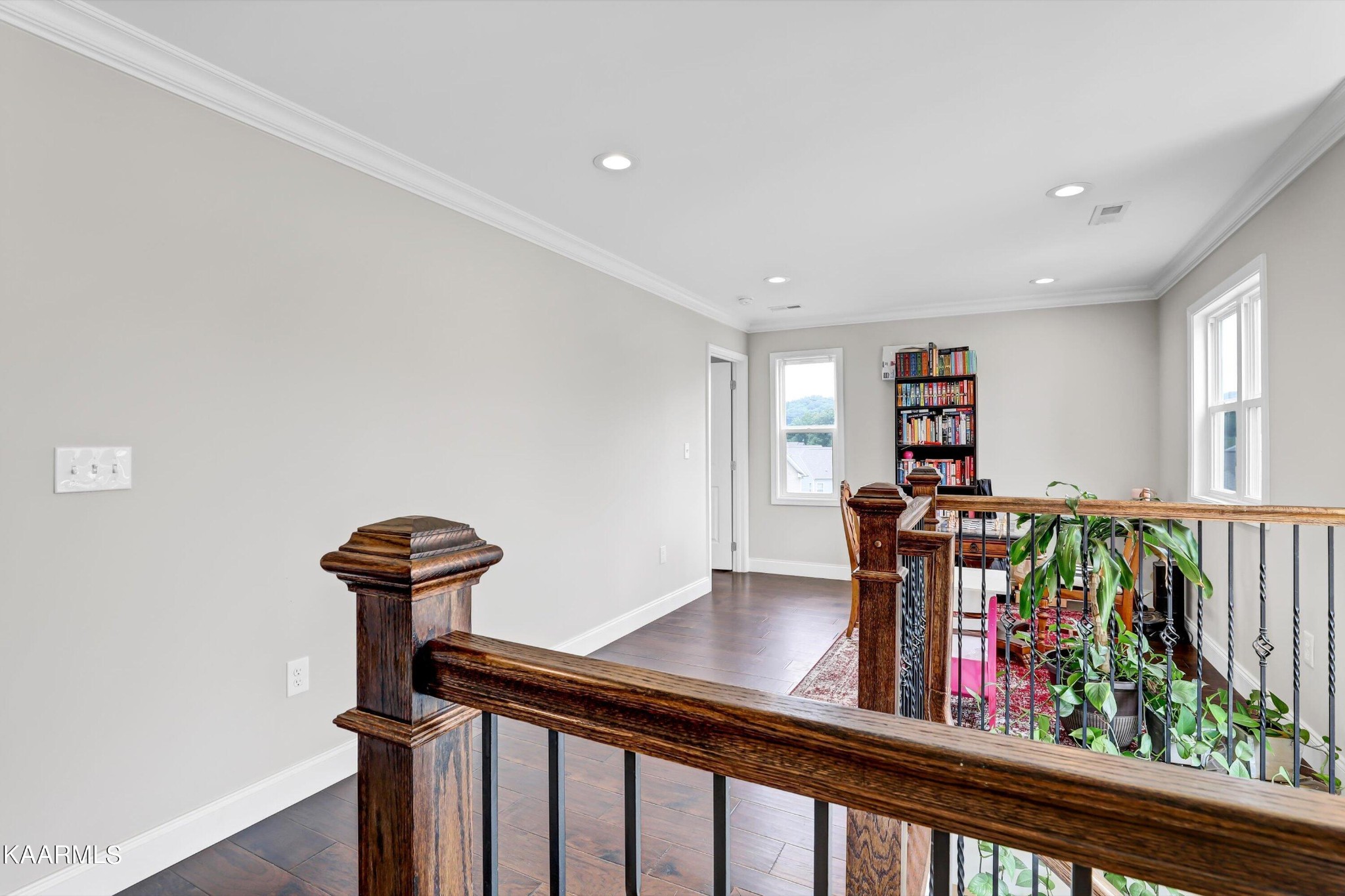 6043 Pembridge Road Knoxville, TN 37912 - Photo 43 of 49 a view of a interior of the room
